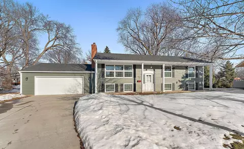 3511 Maplewood Dr, Saint Anthony, MN 55418