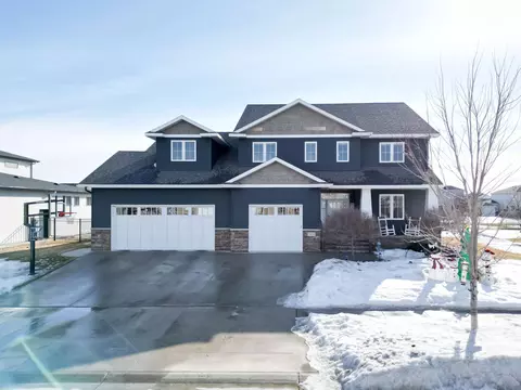 2858 Rivers Bend Dr E, West Fargo, ND 58078