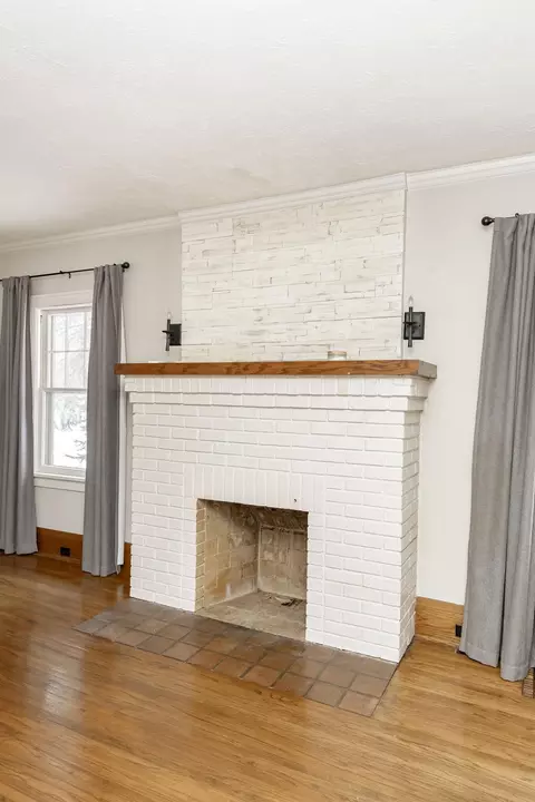 Living - 113 4th St SE, Barnesville, MN 56514 photo 6 of 7