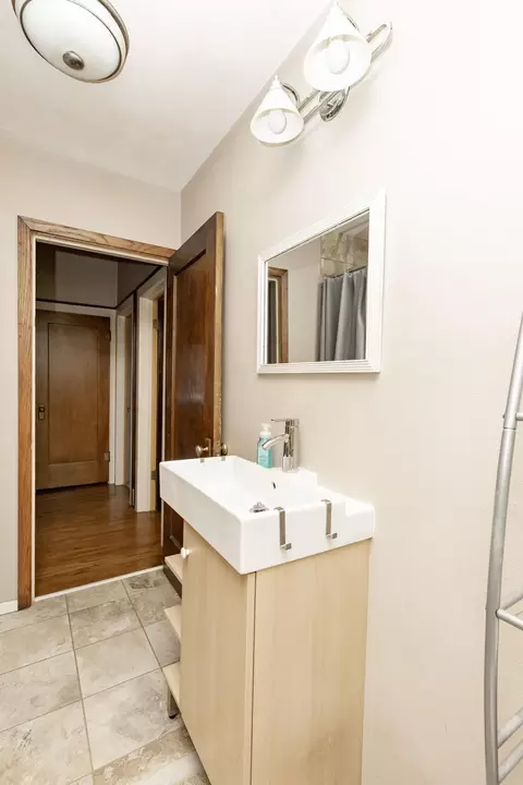 Bath - 113 4th St SE, Barnesville, MN 56514 photo 4 of 5