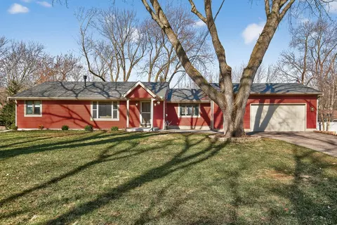 900 Sunset Dr S, Minnetonka, MN 55305