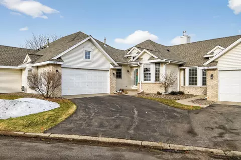 16125 Crystal Hills Dr, Lakeville, MN 55044