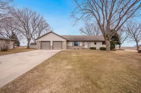 811 Burton Ln, Fairmont, MN 56031