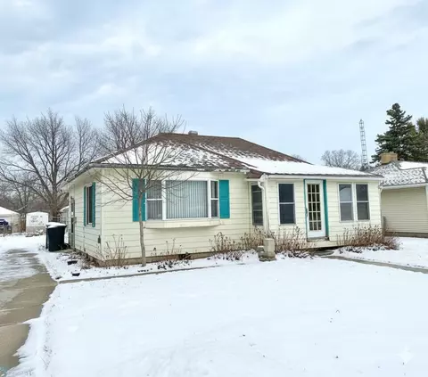 322 1st Ave NW, Hillsboro, ND 58045