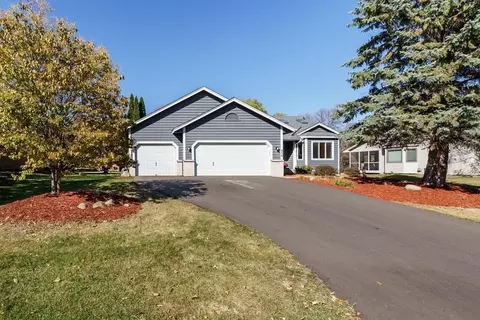 950 Lake Susan Dr, Chanhassen, MN 55317