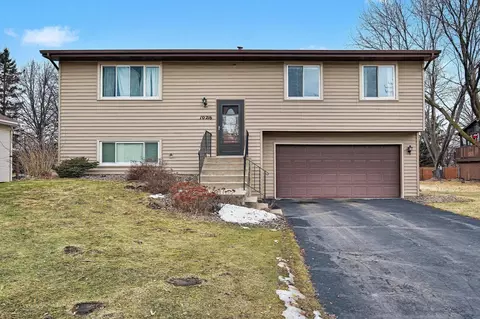 10216 Erskin St NE, Circle Pines, MN 55014