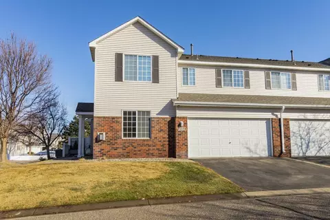 2066 Mockingbird Ave, Shakopee, MN 55379