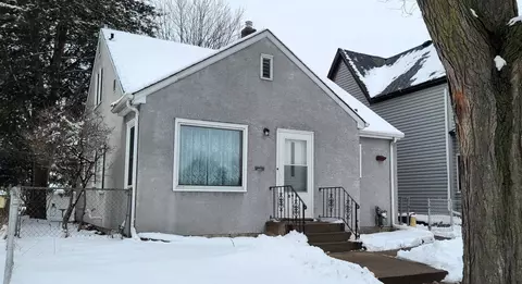 896 Jessamine Ave E, Saint Paul, MN 55106