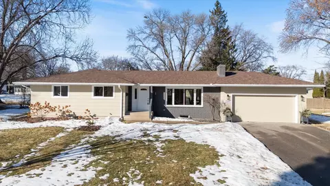 2001 Rhode Island Ave N, Golden Valley, MN 55427