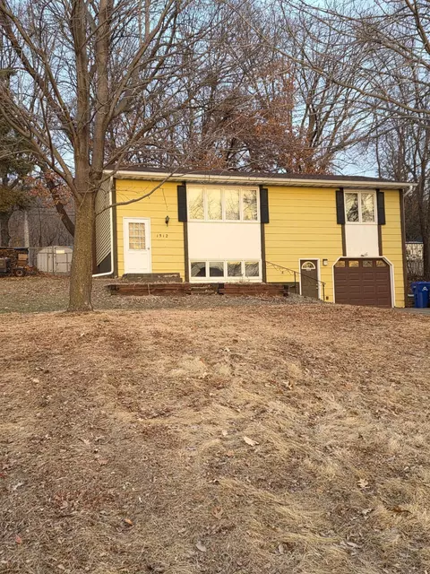 1512 Point Douglas Rd S, Saint Paul, MN 55119