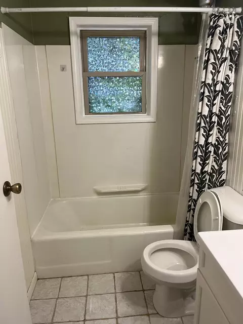 Bath - 629 5th Ave N, Saint Cloud, MN 56303 photo 2 of 4
