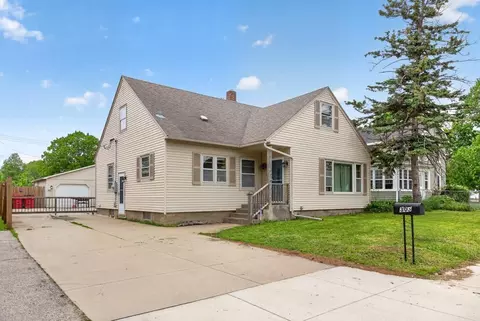 305 N Mantorville Ave, Kasson, MN 55944