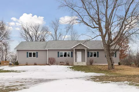 153 Elm Dr W, Carver, MN 55315