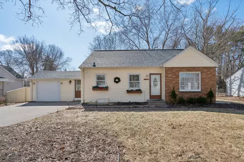 5014 Mayview Rd, Minnetonka, MN 55345