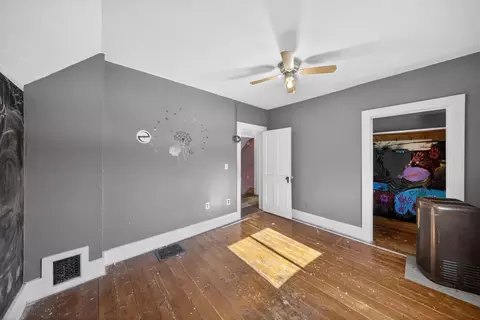 Bedroom - 315 E Austin Ave, Kellogg, MN 55945 photo 6 of 8