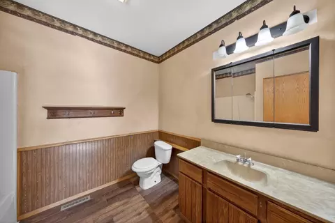 Bath - 315 E Austin Ave, Kellogg, MN 55945 photo 1 of 2