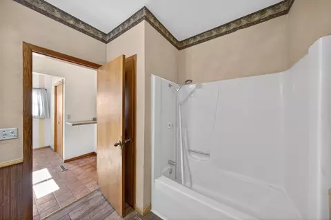 Bath - 315 E Austin Ave, Kellogg, MN 55945 photo 2 of 2