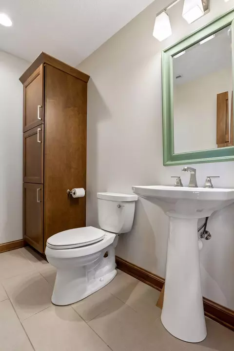 Bath - 1289 Eagle Point Dr, Eagan, MN 55123 photo 7 of 7