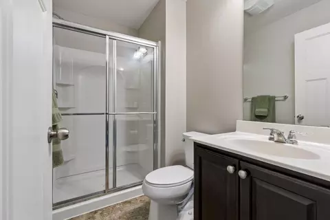 Bath - 1289 Eagle Point Dr, Eagan, MN 55123 photo 6 of 7