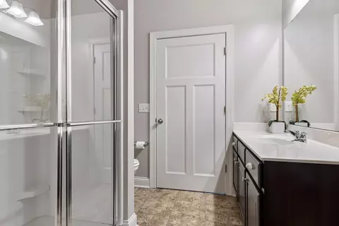 Bath - 1289 Eagle Point Dr, Eagan, MN 55123 photo 1 of 7