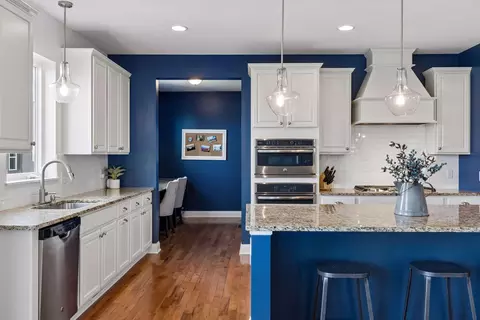 Kitchen - 1289 Eagle Point Dr, Eagan, MN 55123 photo 2 of 5