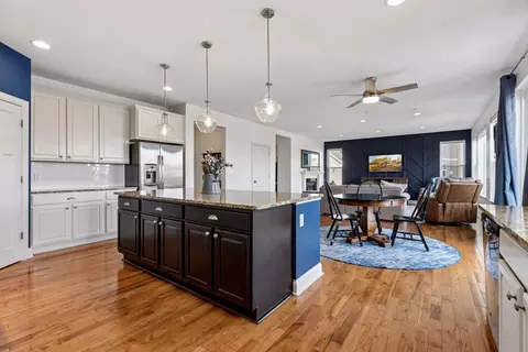 Kitchen - 1289 Eagle Point Dr, Eagan, MN 55123 photo 5 of 5