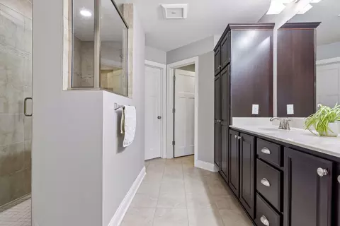 Bath - 1289 Eagle Point Dr, Eagan, MN 55123 photo 3 of 7