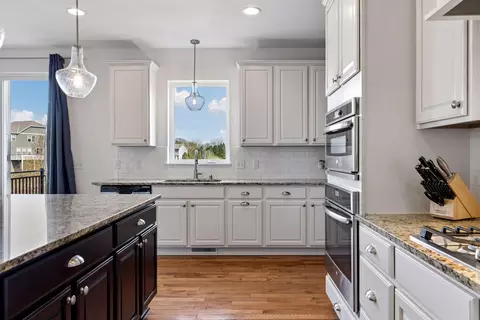 Kitchen - 1289 Eagle Point Dr, Eagan, MN 55123 photo 3 of 5