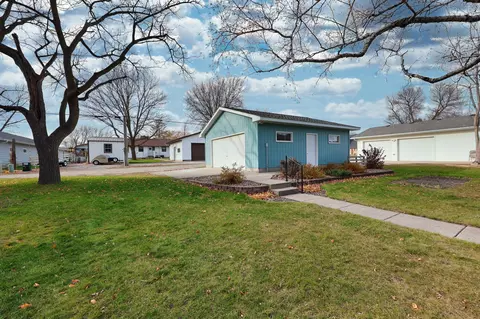 606 S 10th St, Olivia, MN 56277 photo 35