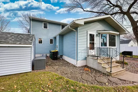 606 S 10th St, Olivia, MN 56277 photo 2
