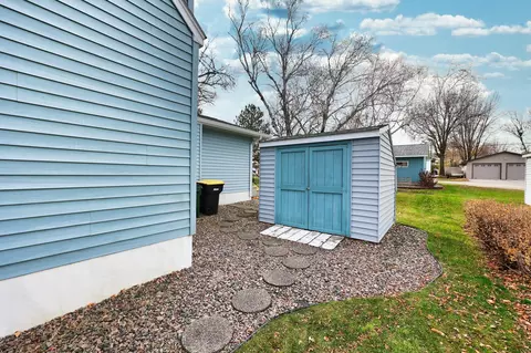 606 S 10th St, Olivia, MN 56277 photo 4