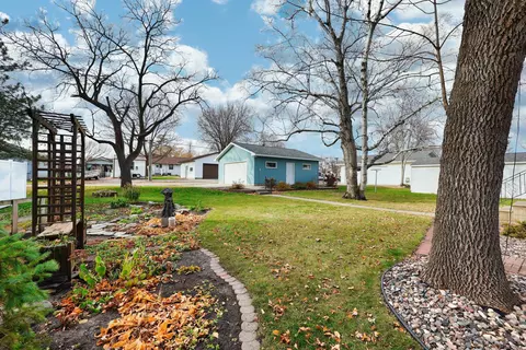 606 S 10th St, Olivia, MN 56277 photo 3