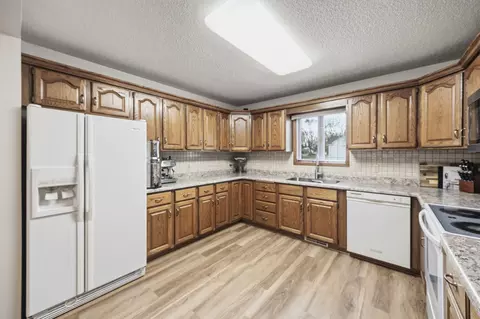 606 S 10th St, Olivia, MN 56277 photo 10