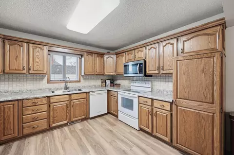 606 S 10th St, Olivia, MN 56277 photo 11