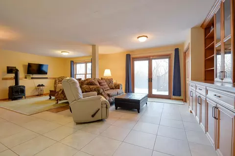 Living - 1406 Landsdown Rd, Buffalo, MN 55313 photo 6 of 10