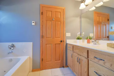 Bath - 1406 Landsdown Rd, Buffalo, MN 55313 photo 4 of 7