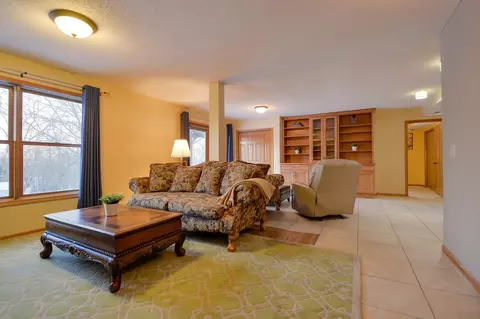 Living - 1406 Landsdown Rd, Buffalo, MN 55313 photo 9 of 10