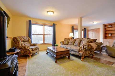 Living - 1406 Landsdown Rd, Buffalo, MN 55313 photo 8 of 10