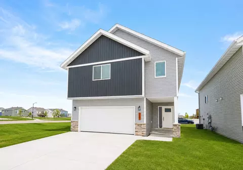 2387 Eagle Valley Dr S, Fargo, ND 58104