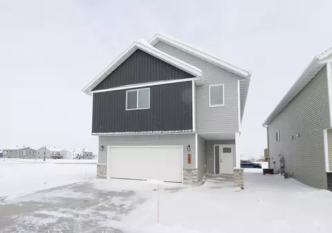 2387 Eagle Valley Dr S, Fargo, ND 58104