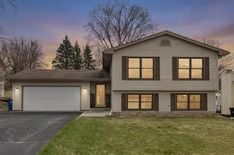 738 N Hay Lake Rd, Eagan, MN 55123