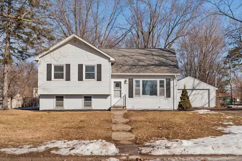 2068 Longview Dr, New Brighton, MN 55112