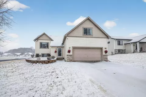 212 Keystone Dr NE, Pine Island, MN 55963