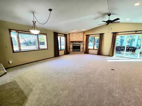 Living - 642 Jenisa Dr, Saint Cloud, MN 56301 photo 2 of 4