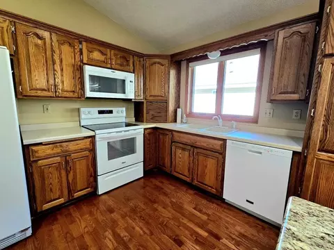Kitchen - 642 Jenisa Dr, Saint Cloud, MN 56301 photo 2 of 2