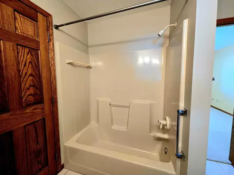 Bath - 642 Jenisa Dr, Saint Cloud, MN 56301 photo 3 of 5