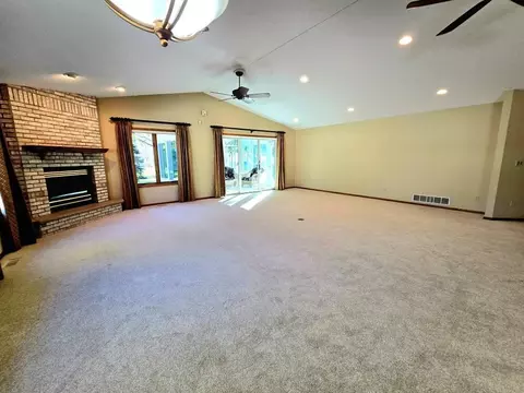 Living - 642 Jenisa Dr, Saint Cloud, MN 56301 photo 3 of 4