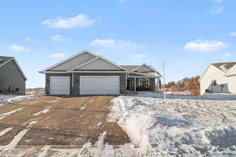 913 Mulberry Ave NE, Montgomery, MN 56069