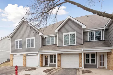 5970 Chasewood Pkwy #201, Hopkins, MN 55343