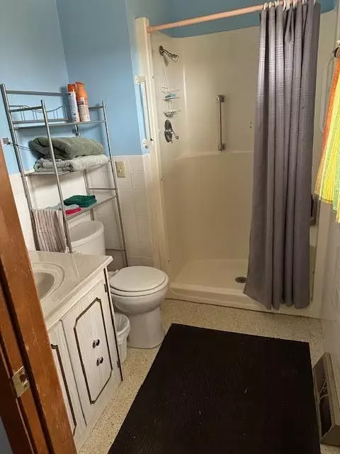 Bath - 519 E Hollett St, Tracy, MN 56175 photo 1 of 2